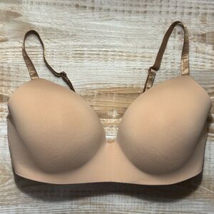Victoria's Secret T-Shirt Lightly Lined Wireless Tan Bra in Size 36DD